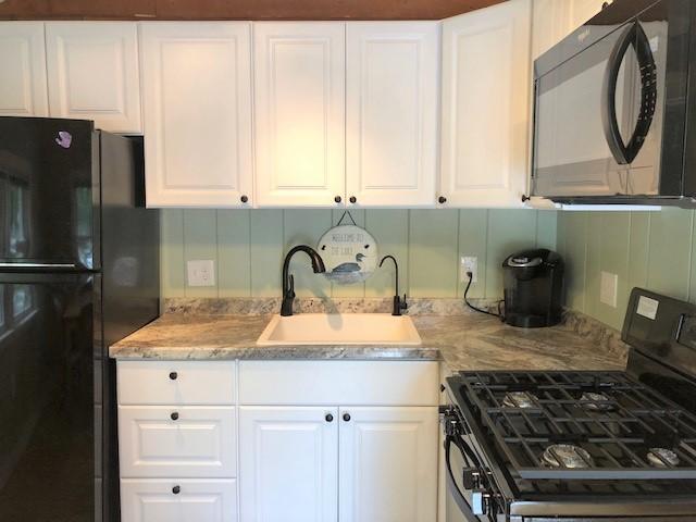 11 Odilon Road, Unit 10 Raymond, ME 04071 - Photo 6 of 30 Kitchen