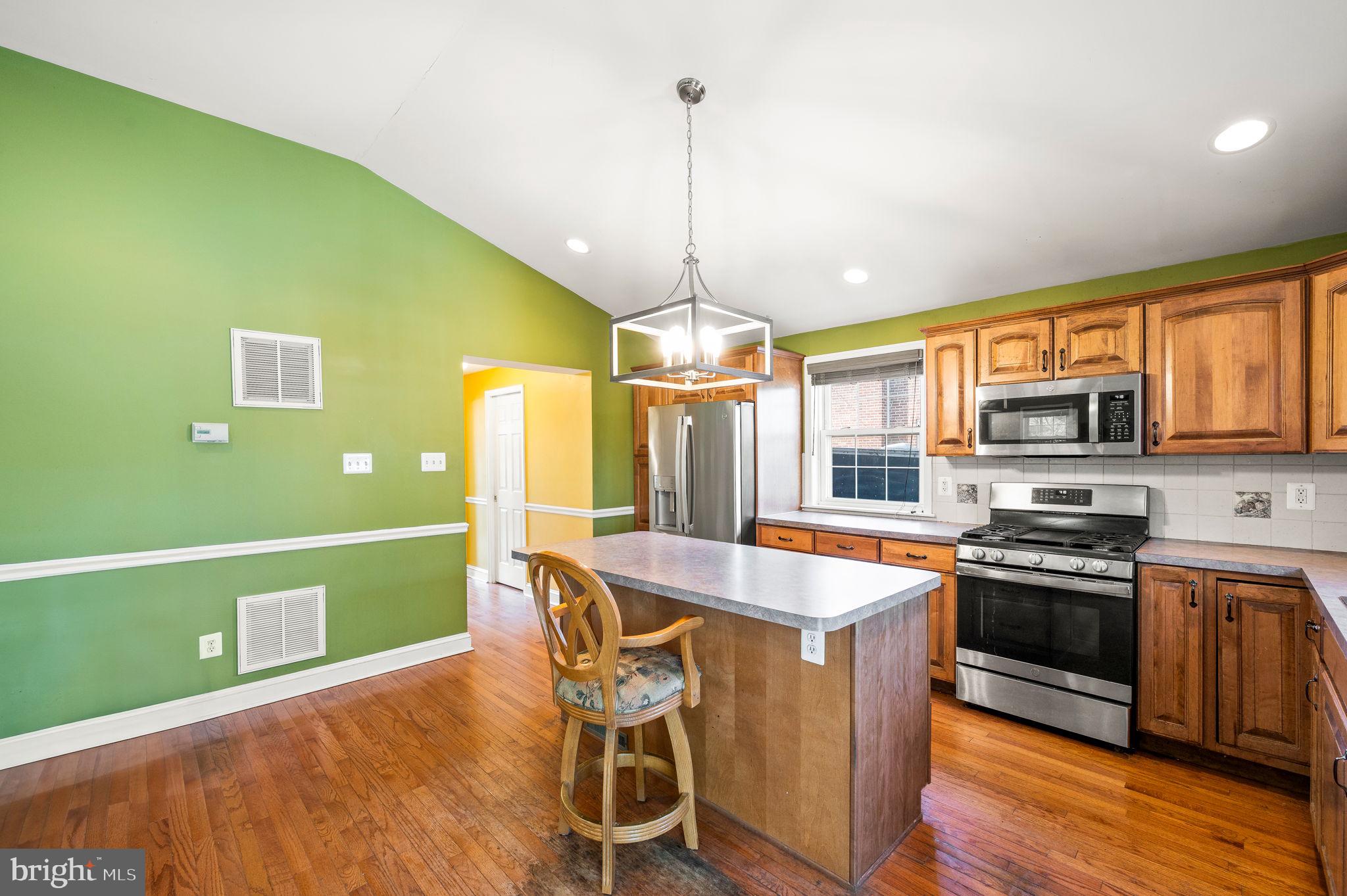 666 Dutton Circle Springfield, PA 19064 - Photo 11 of 35 Kitchen