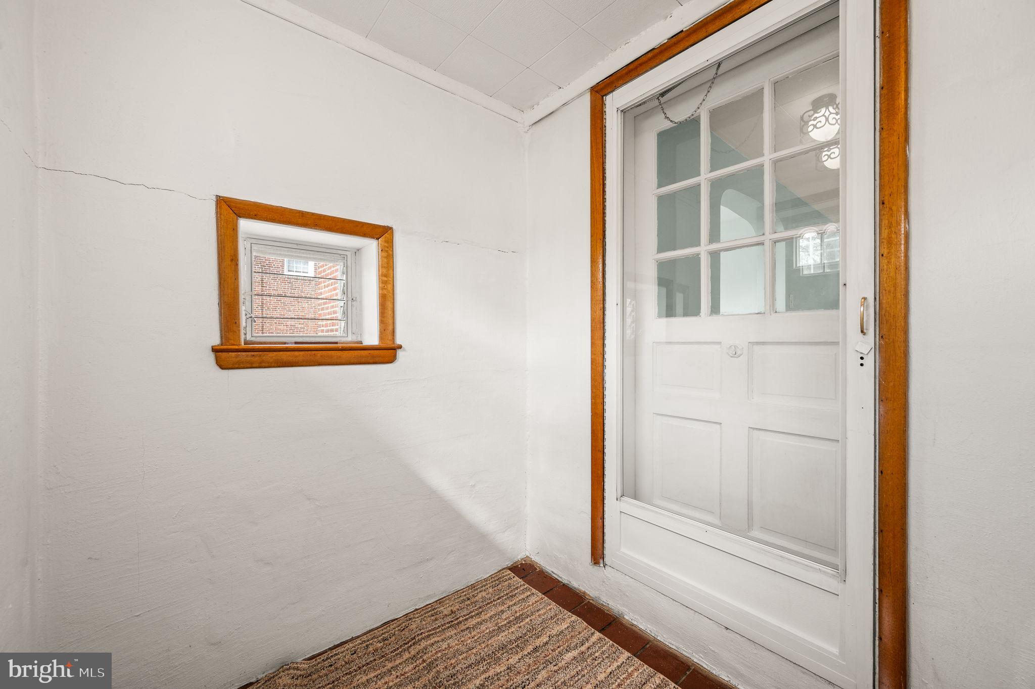 666 Dutton Circle Springfield, PA 19064 - Photo 3 of 35 Entryway