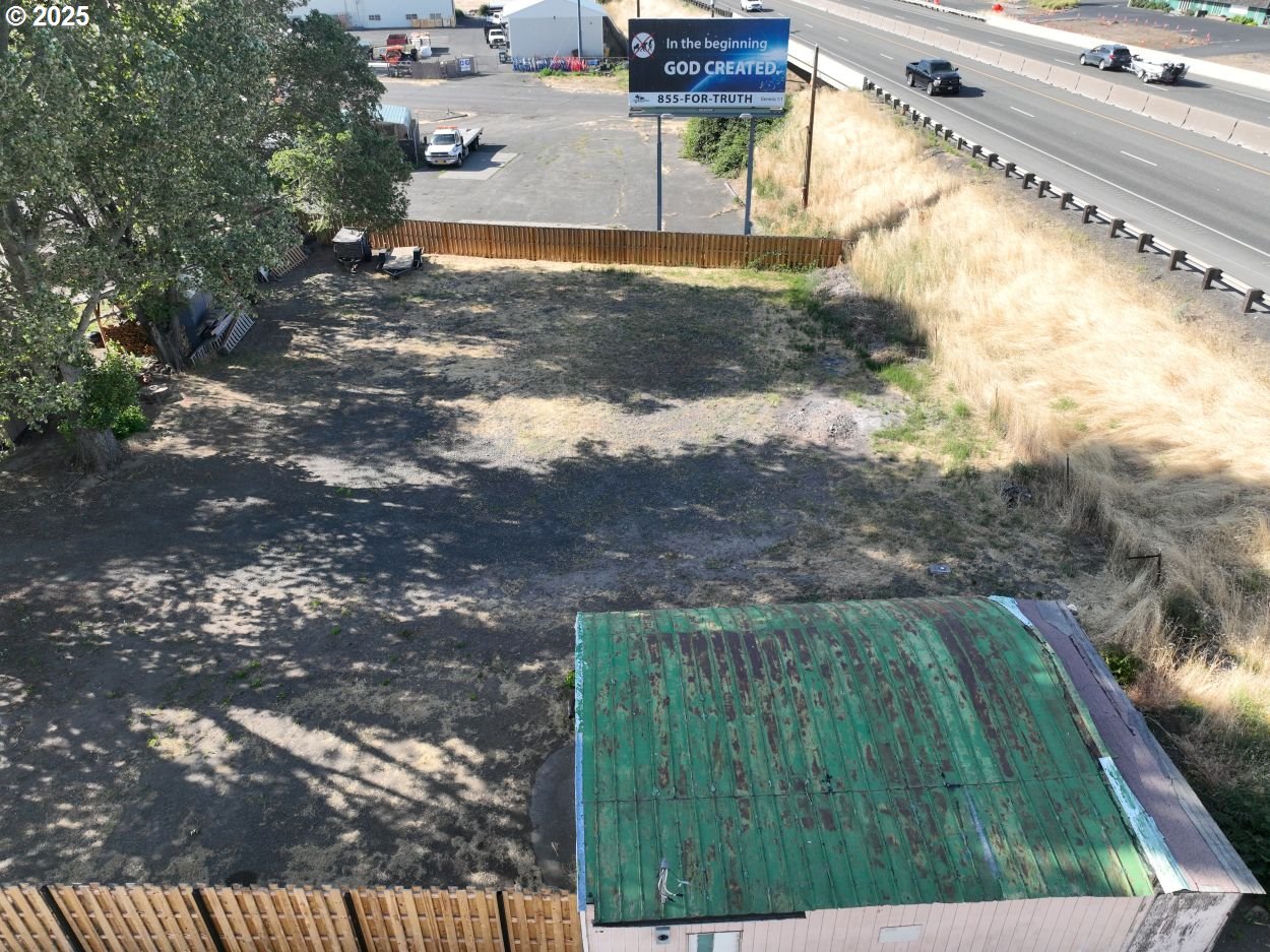 West 2nd Street The Dalles, OR 97058 - Photo 17 of 31 a backyard of a house with a yard and outdoor seating