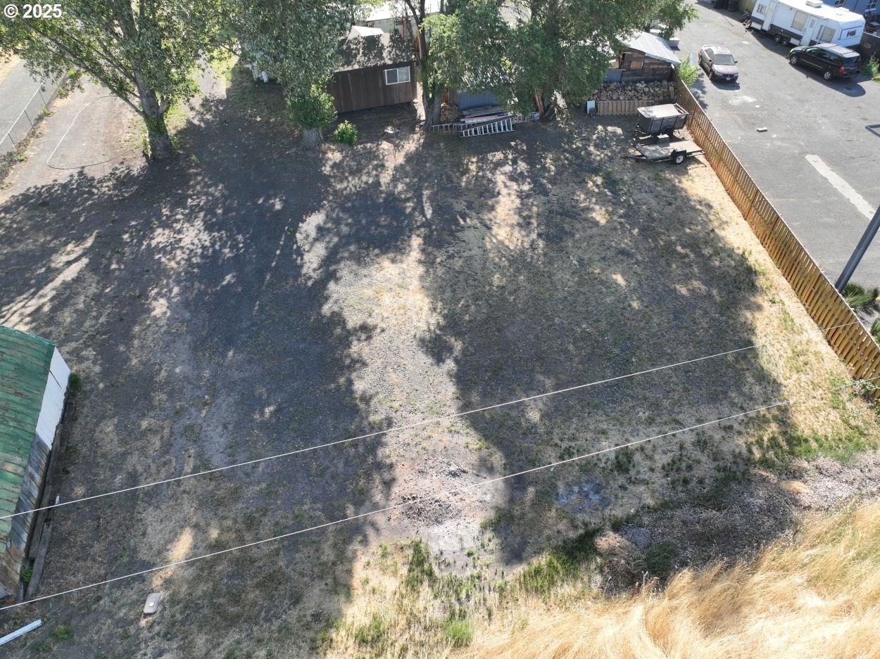 West 2nd Street The Dalles, OR 97058 - Photo 20 of 31 a view of a yard