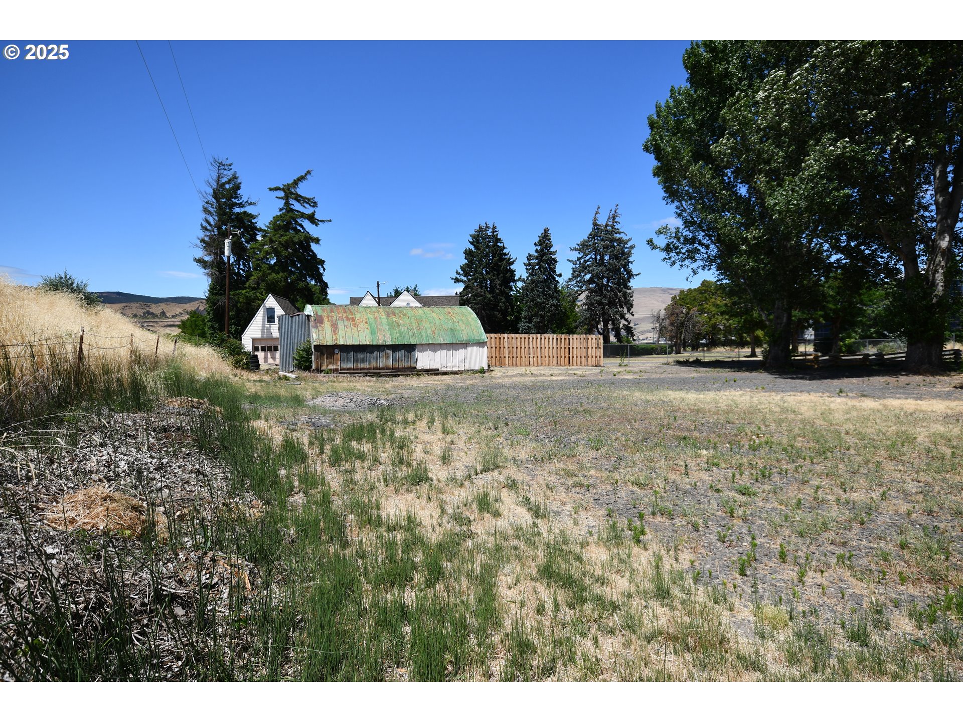 West 2nd Street The Dalles, OR 97058 - Photo 23 of 31 a view of a outdoor space with a house