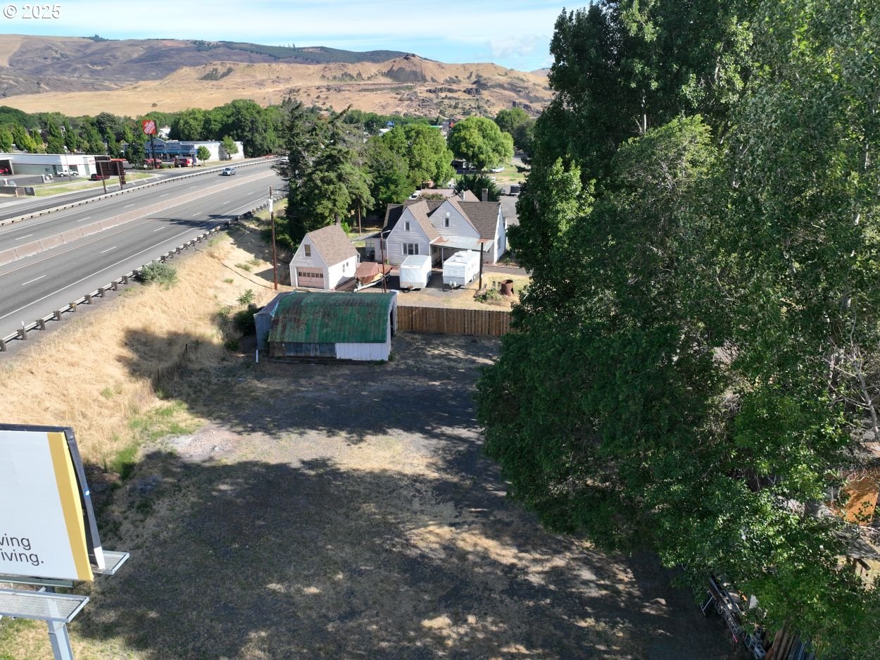 West 2nd Street The Dalles, OR 97058 - Photo 10 of 31 a view of a city street from a terrace