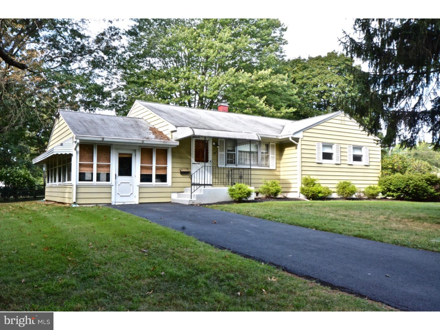 8 Stoneham Road Ewing, NJ 08638 - Photo 2 of 19 Gallery Image 2