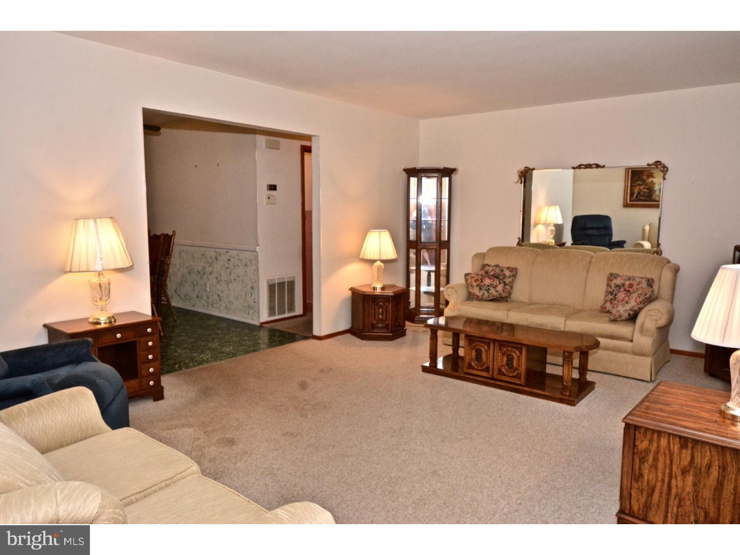 8 Stoneham Road Ewing, NJ 08638 - Photo 4 of 19 Gallery Image 4
