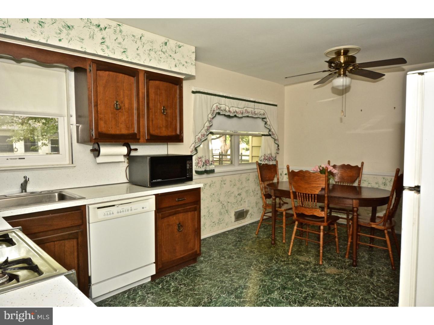 8 Stoneham Road Ewing, NJ 08638 - Photo 6 of 19 Gallery Image 6