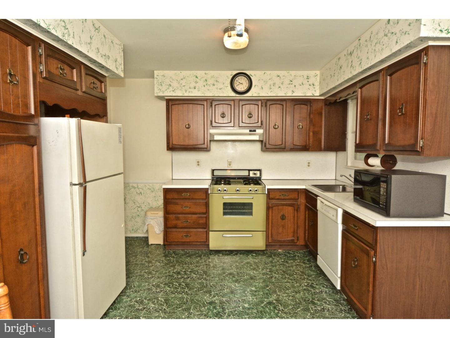 8 Stoneham Road Ewing, NJ 08638 - Photo 7 of 19 Gallery Image 7