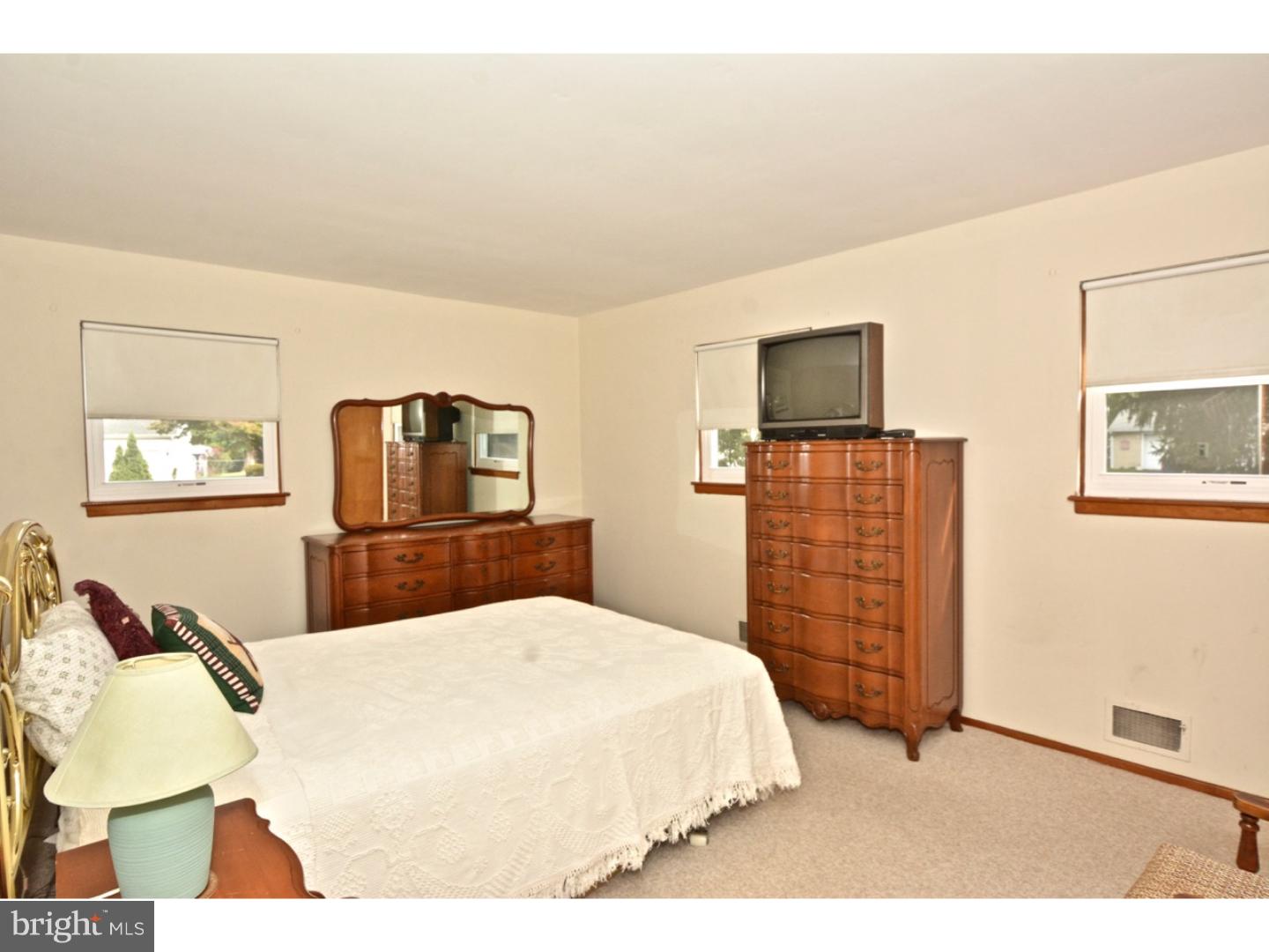 8 Stoneham Road Ewing, NJ 08638 - Photo 8 of 19 Gallery Image 8