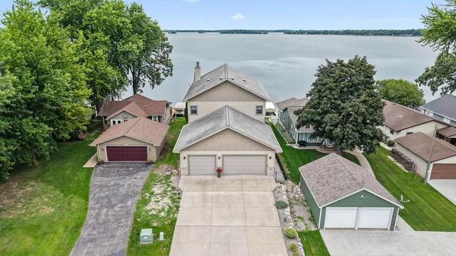 $1,299,000 | N10638 Howard Drive East, Fox Lake, WI 53933