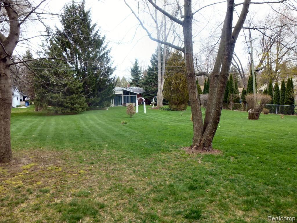 163 Nevada Avenue Rochester, MI 48309 - Photo 22 of 32 backyard.jpg