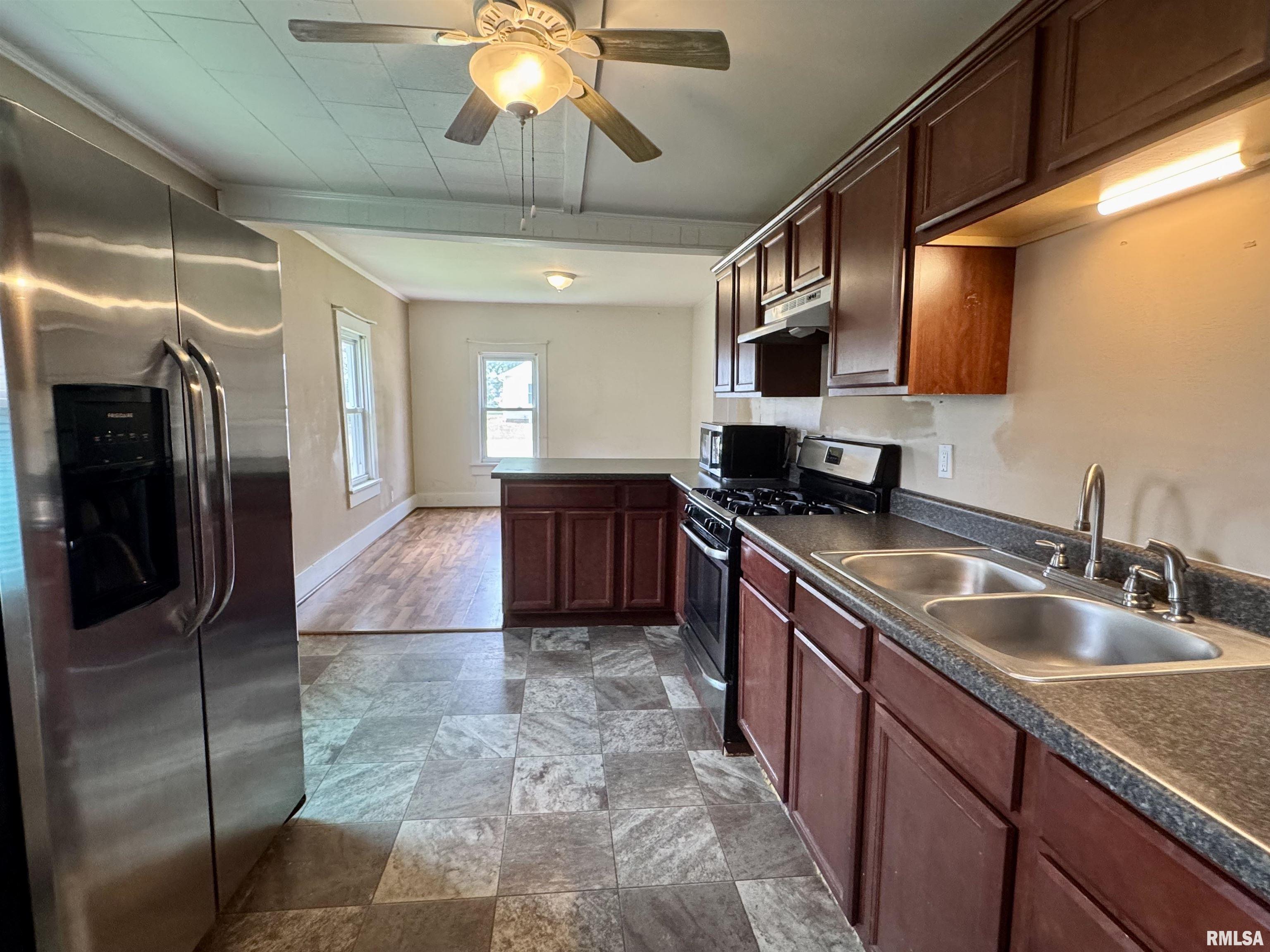 410 East Summit Street Macomb, IL 61455 - Photo 4 of 26