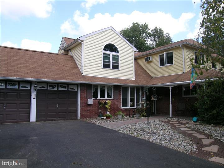 25 Foxglove Road Levittown, PA 19056 - Photo 1 of 23 Exterior Front