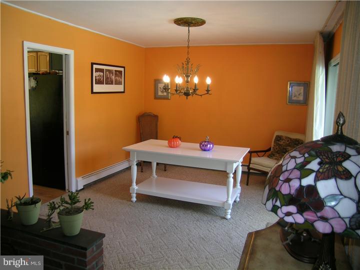 25 Foxglove Road Levittown, PA 19056 - Photo 8 of 23 Dining Room