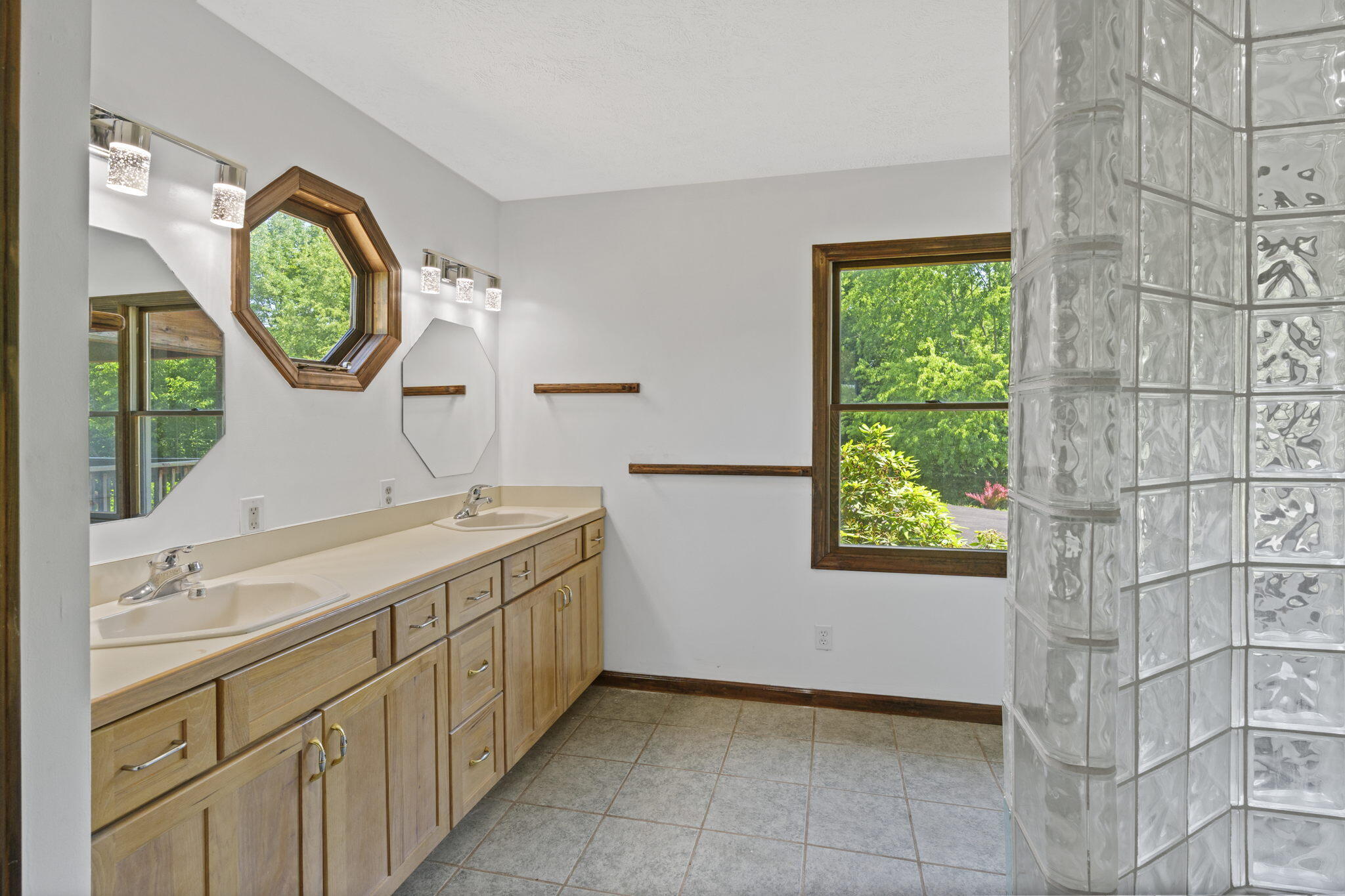 837 Pemberton Road Bristol, TN 37620 - Photo 26 of 53 web_DSC06356