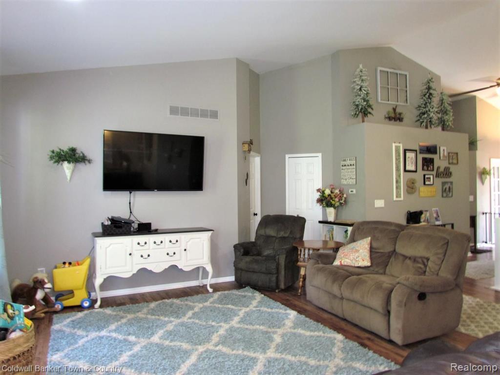 2588 Ravineside South Howell, MI 48843 - Photo 7 of 55