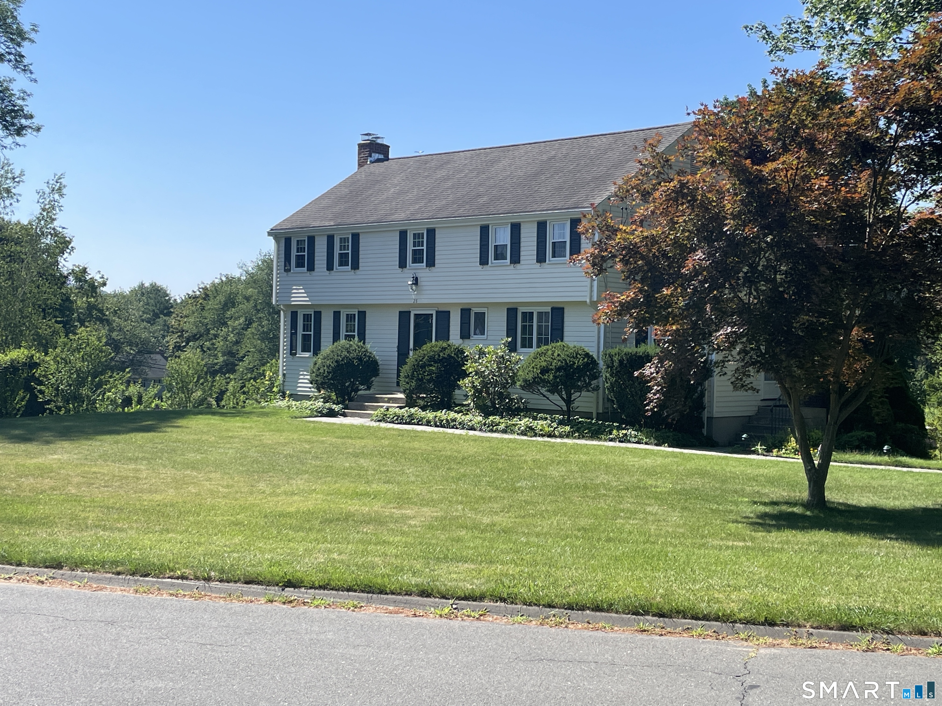 28 Crestwood Road Simsbury, CT 06070 - Photo 2 of 19
