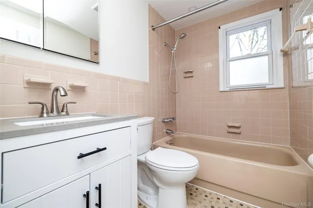 $5,500 | 29 West Avenue, Hicksville, NY 11801