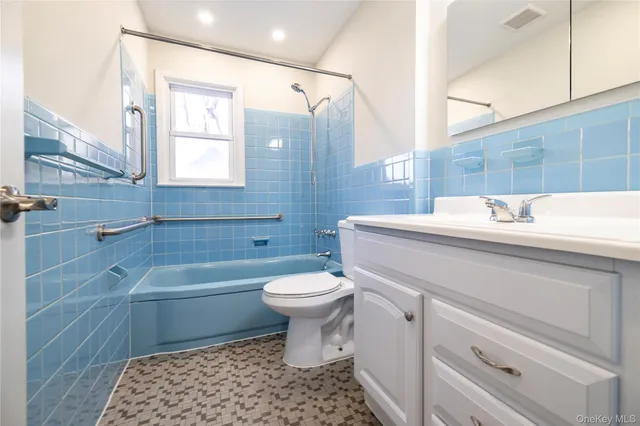 $5,500 | 29 West Avenue, Hicksville, NY 11801