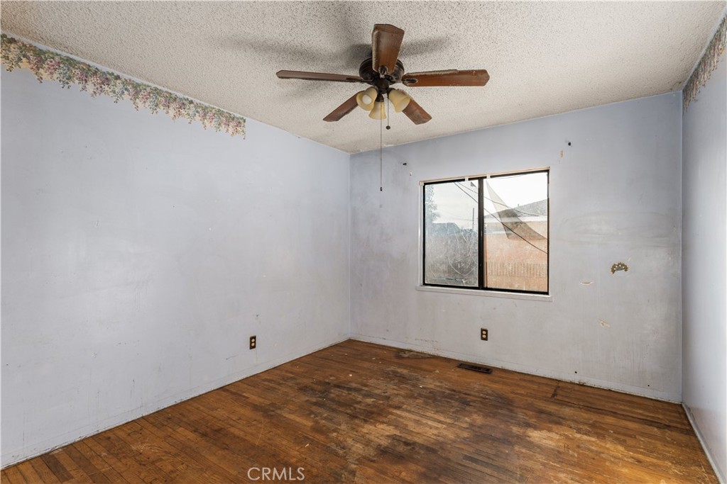 9044 Oak Street Bellflower, CA 90706 - Photo 13 of 30 a view of empty room with ceiling fan