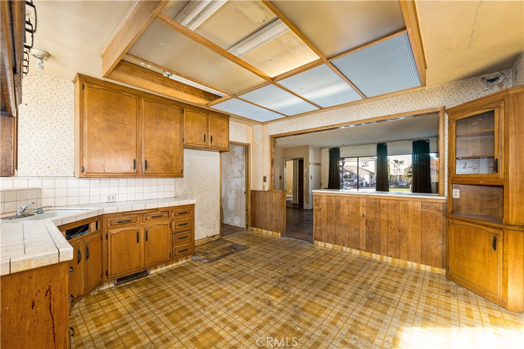 9044 Oak Street Bellflower, CA 90706 - Photo 8 of 30