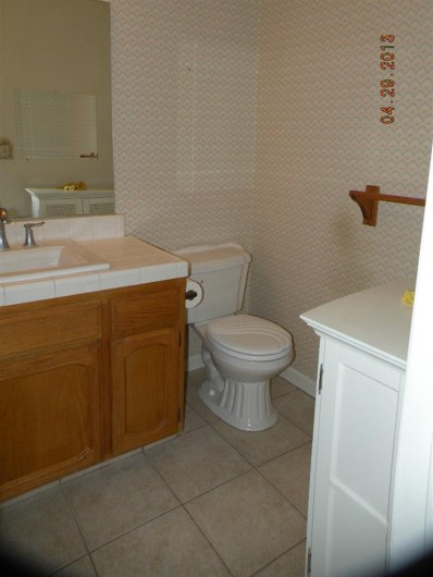 14802 Huntington Road Madera, CA 93636 - Photo 7 of 10 Master Bathroom
