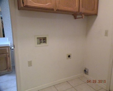 14802 Huntington Road Madera, CA 93636 - Photo 9 of 10 Indoor Laundry room