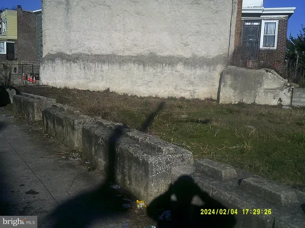 a view of outside area