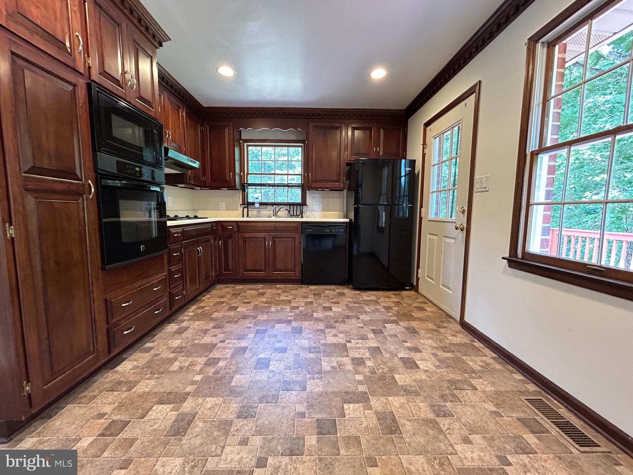8663 Old Rapidan Road Orange, VA 22960 - Photo 23 of 98 Kitchen