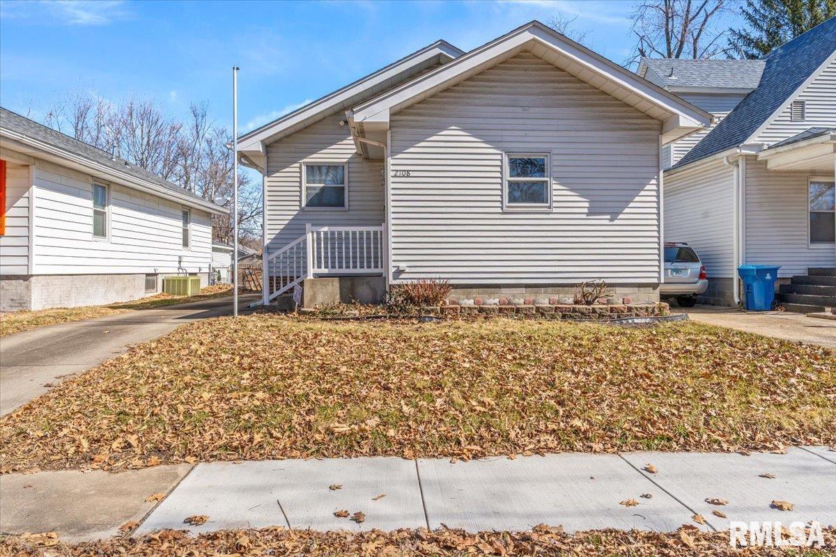 2108 South Pasfield Street Springfield, IL 62704 - Photo 3 of 29 Gallery Image 3