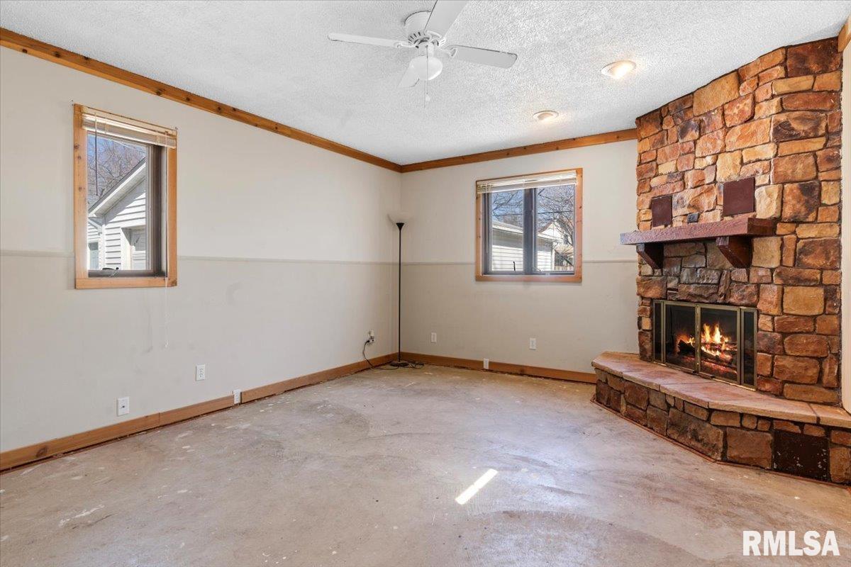 2108 South Pasfield Street Springfield, IL 62704 - Photo 5 of 29 Gallery Image 5