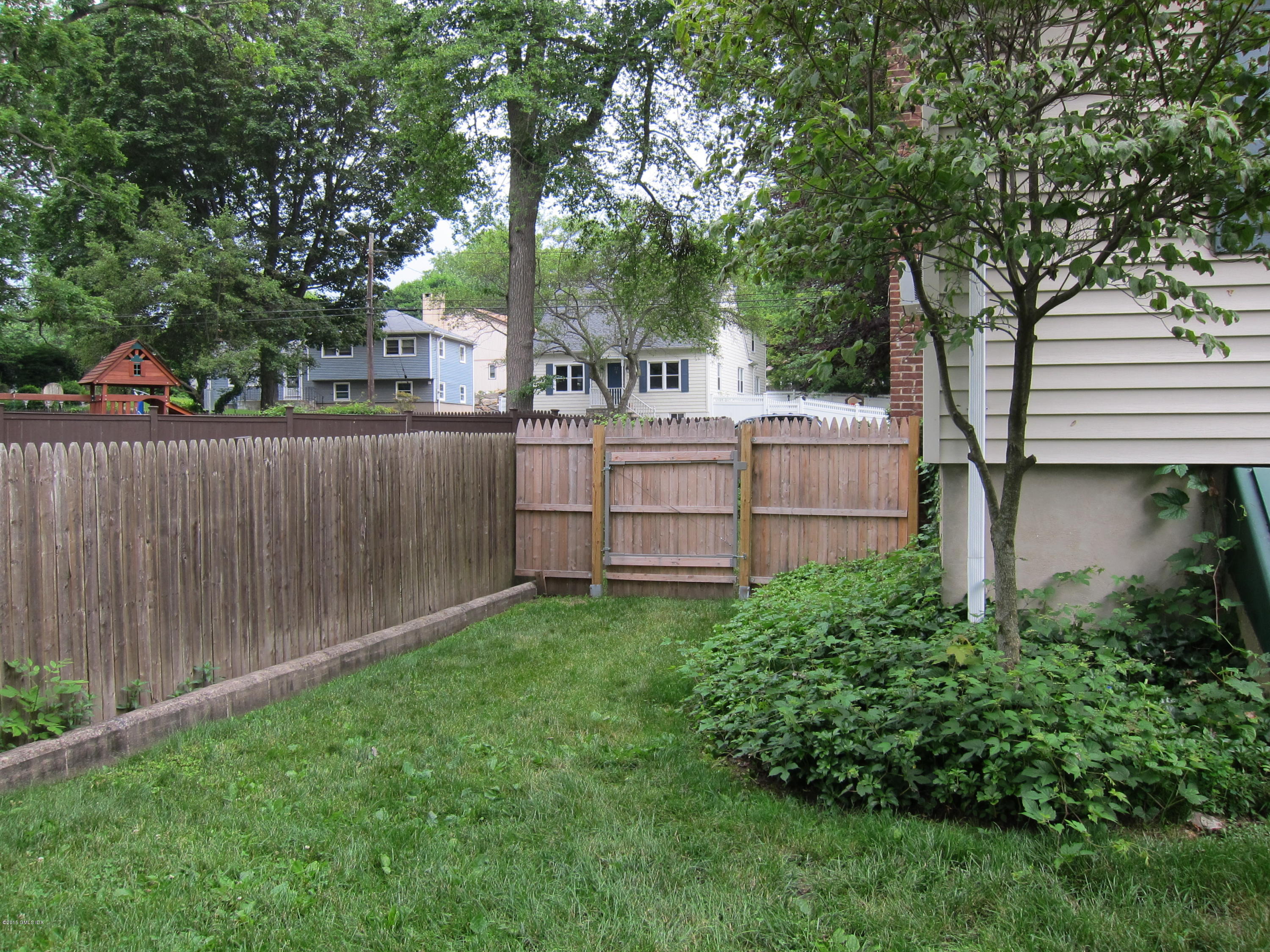 26 Thorn Hill Road Riverside, CT 06878 - Photo 14 of 14 a backyard of a house with lots of green space and trees