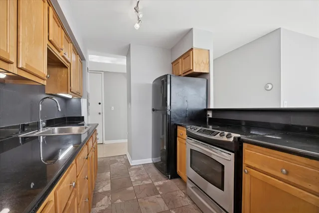 $195,000 | 6730 South South Shore Drive, Unit 1604, Chicago, IL 60649