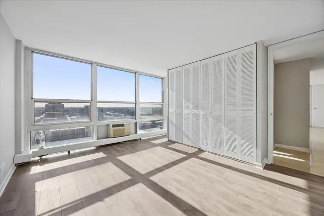 $195,000 | 6730 South South Shore Drive, Unit 1604, Chicago, IL 60649