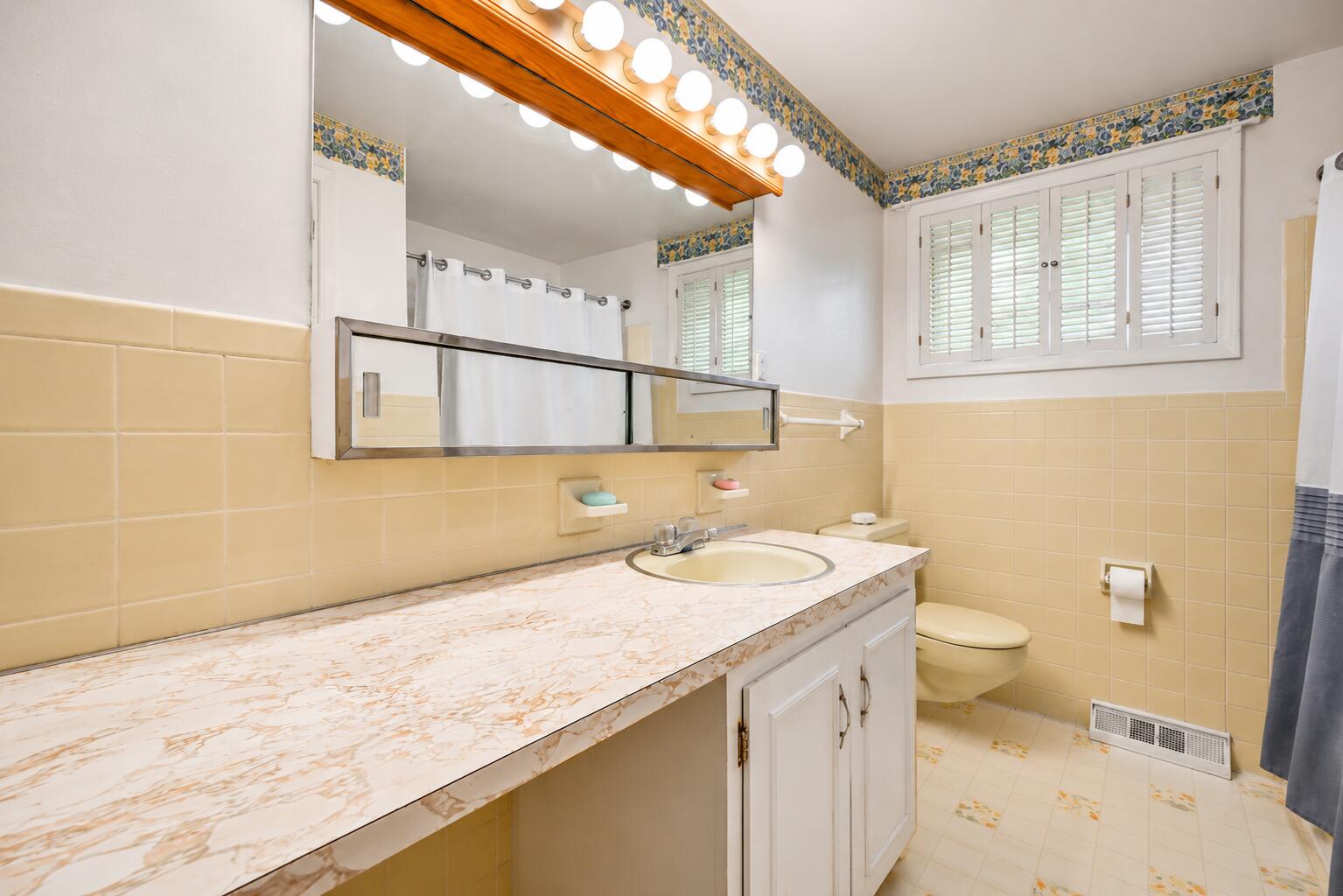4428 Phoenix Drive Springfield, OH 45503 - Photo 17 of 35 1st flr Full Bath