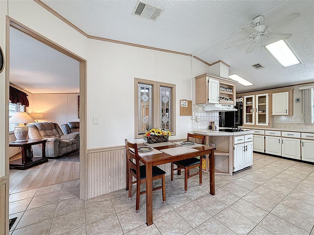 1001 Starkey Road, Unit 259 Largo, FL 33771 - Photo 9 of 30 Bonus area-could be used as a dining area