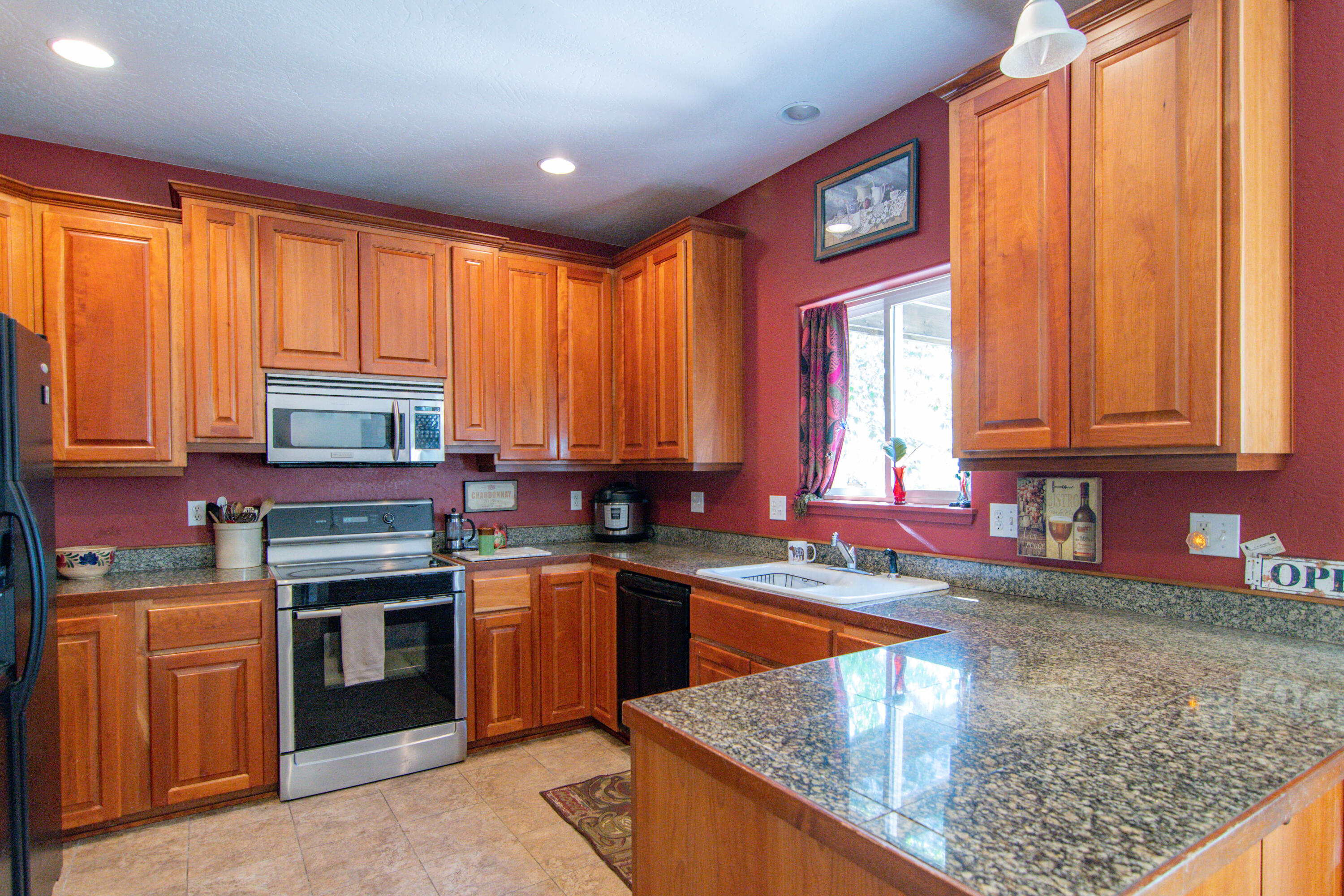 1668 Leonard Road Grants Pass, OR 97527 - Photo 13 of 34 Kitchen