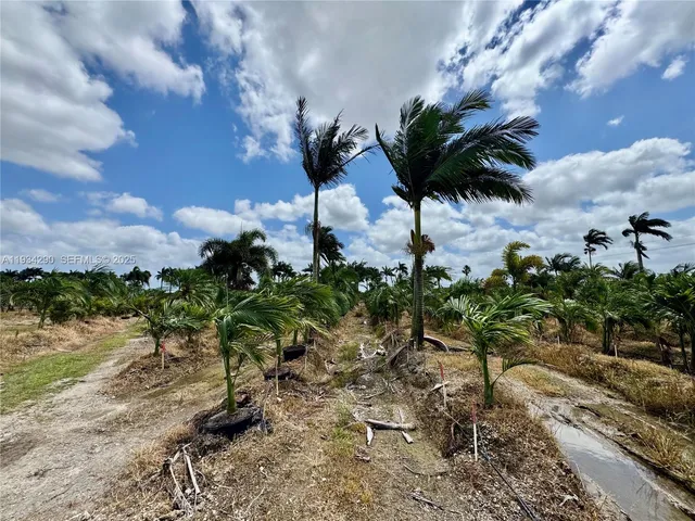$2,950,000 | 32800 Southwest 202nd Avenue, Homestead, FL 33034