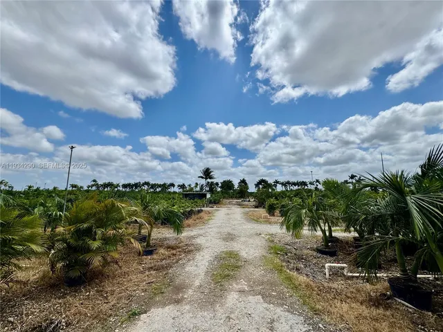 $2,950,000 | 32800 Southwest 202nd Avenue, Homestead, FL 33034
