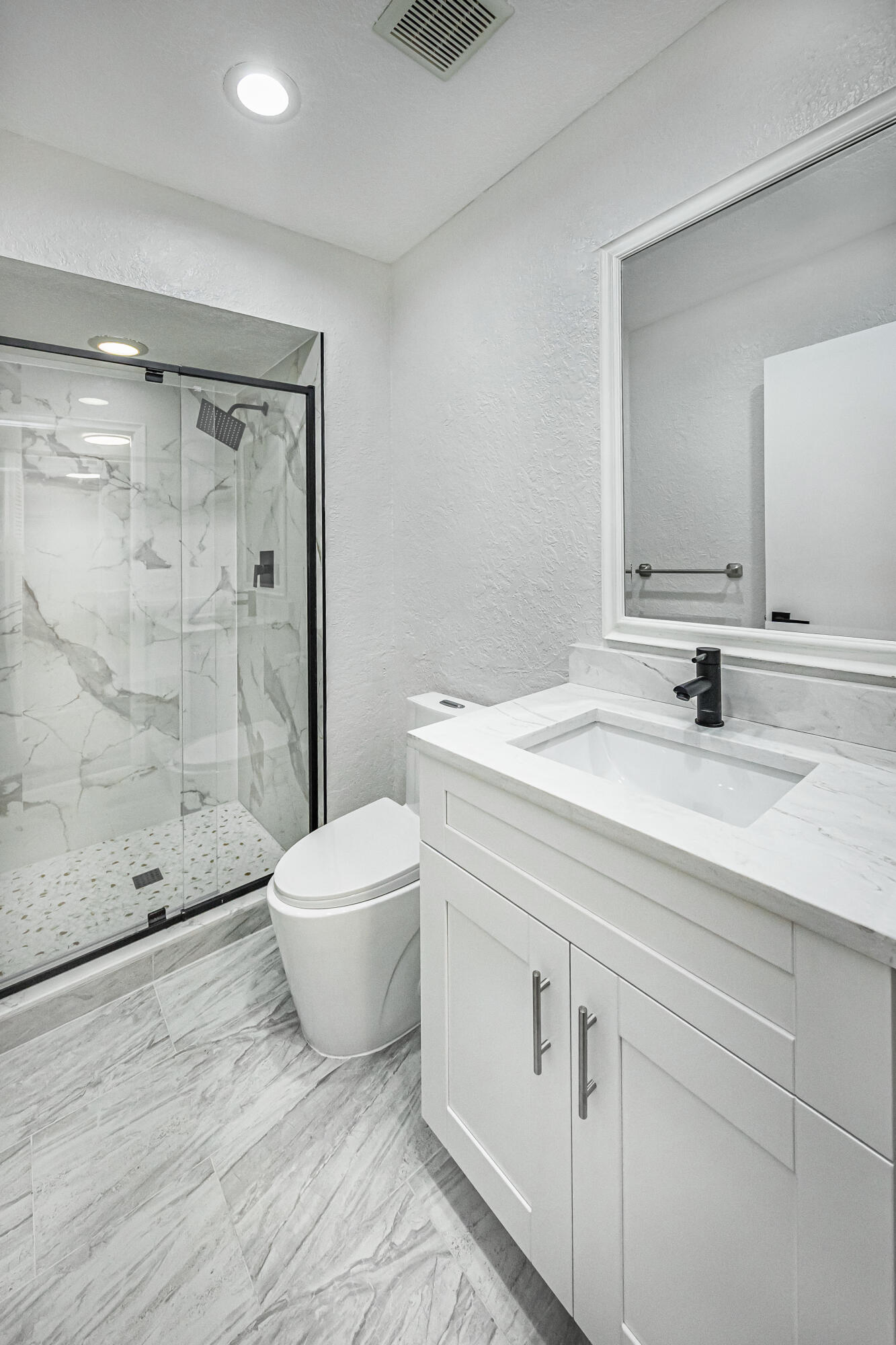 829 Camino Road, Unit 206C Delray Beach, FL 33445 - Photo 8 of 32 stunning full bath