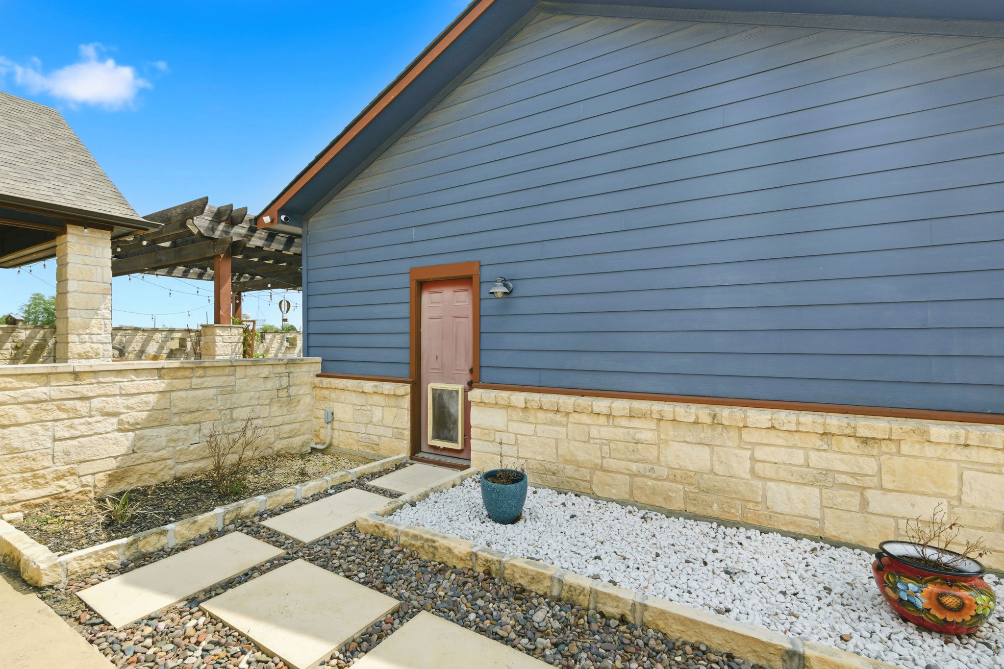 21007 Hodde Lane Pflugerville, TX 78660 - Photo 24 of 30 a view of a terrace with window