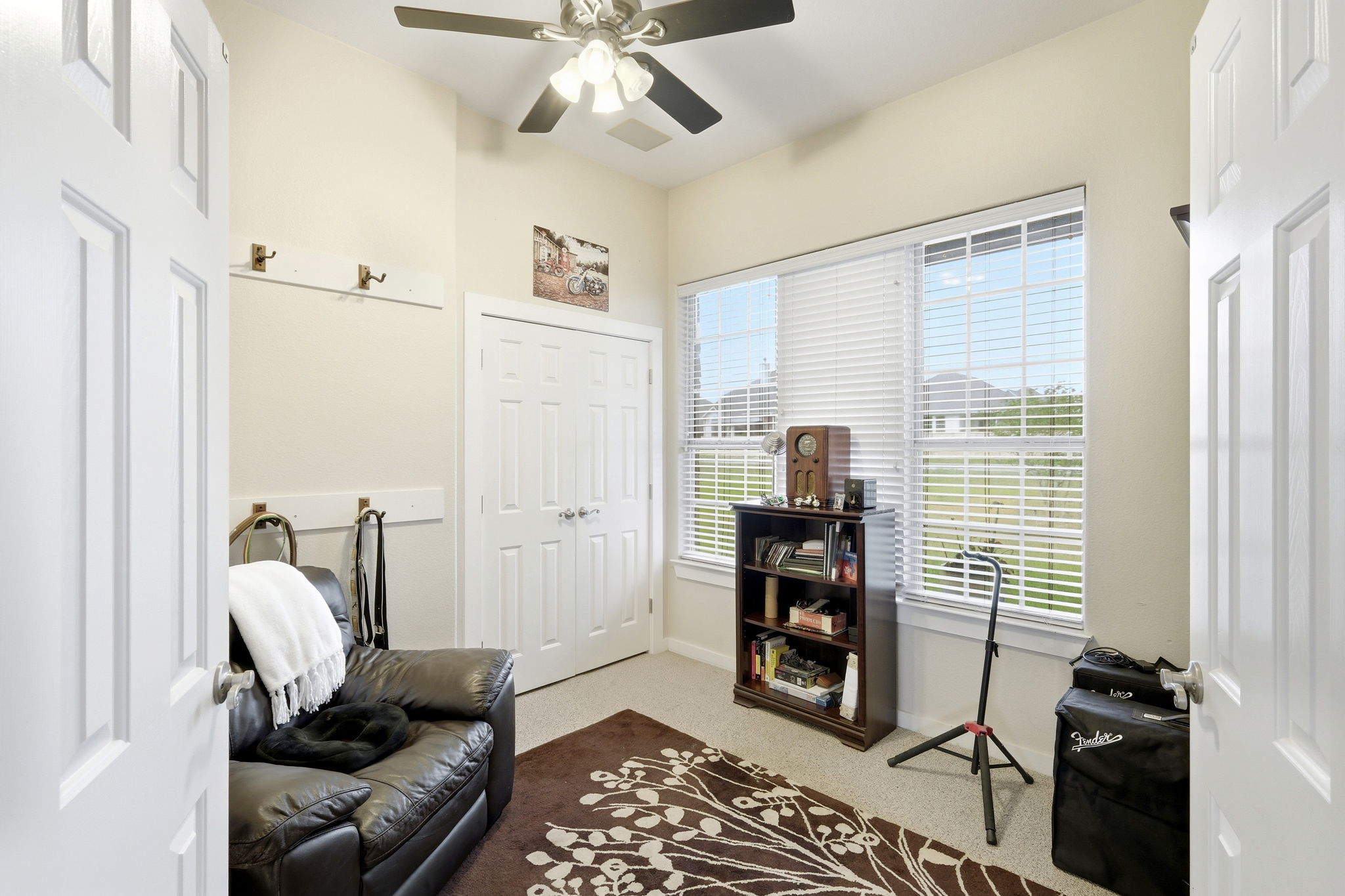 21007 Hodde Lane Pflugerville, TX 78660 - Photo 10 of 30 a living room with furniture and a window