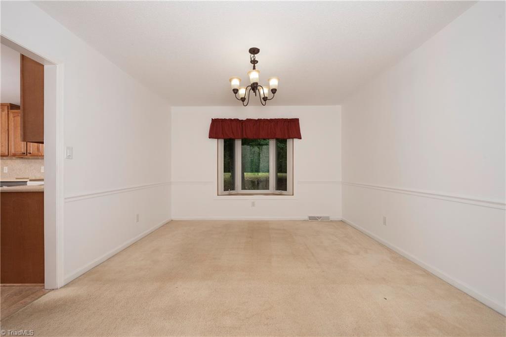 7013 Upland Road Clemmons, NC 27012 - Photo 8 of 43 Dining Room