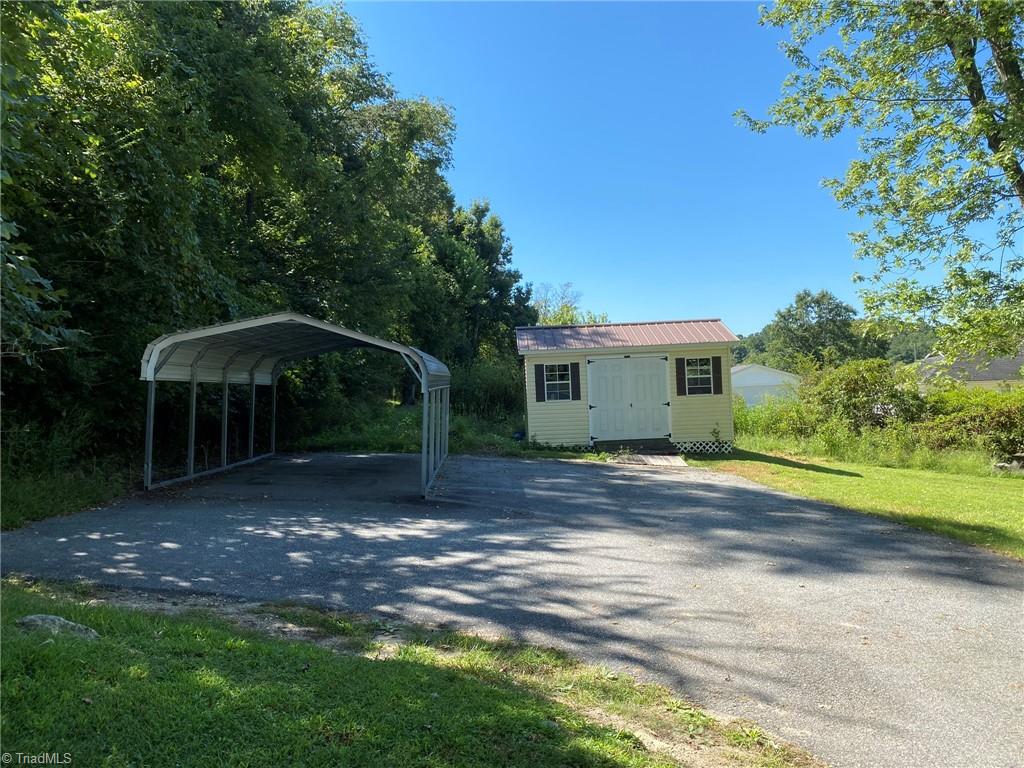 175 Toast Road Mount Airy, NC 27030 - Photo 4 of 32
