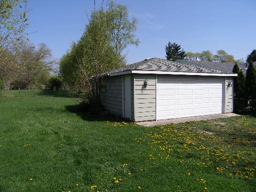 23W662 West Irving Park Road Roselle, IL 60172 - Photo 4 of 14 a view of a backyard with plants and large tree