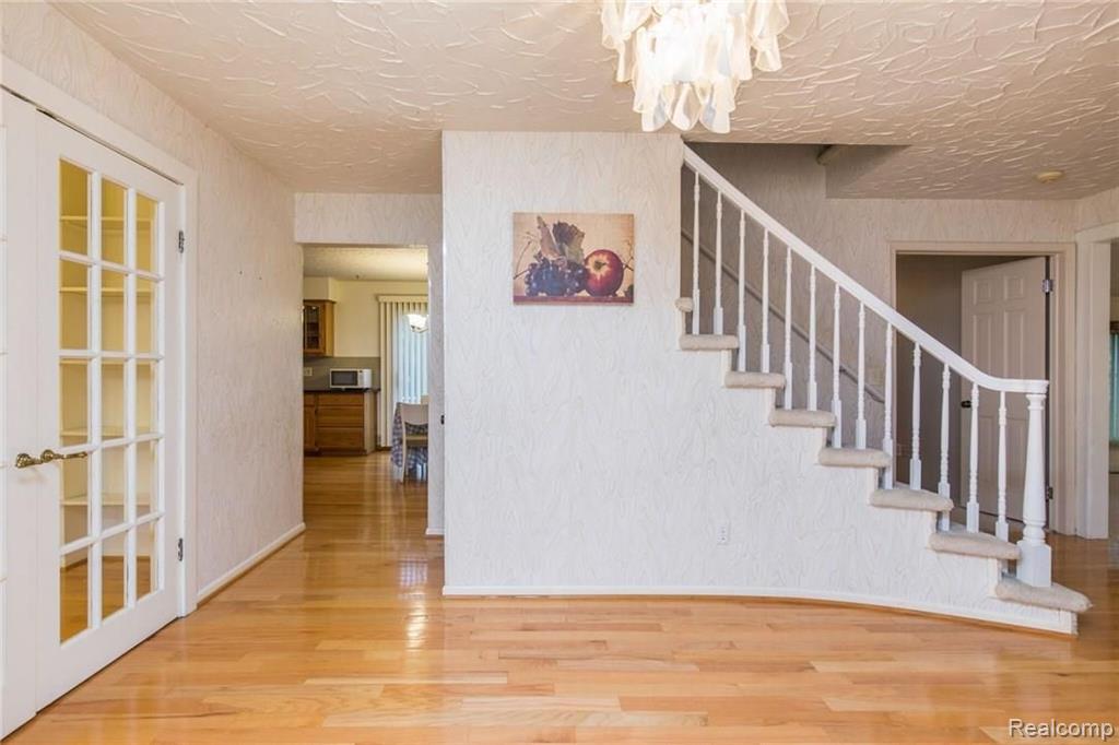 4908 Lake Bluff Road West Bloomfield, MI 48323 - Photo 3 of 9