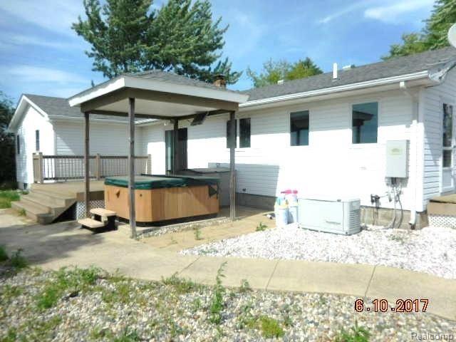 10611 Otter Road Carleton, MI 48117 - Photo 4 of 45