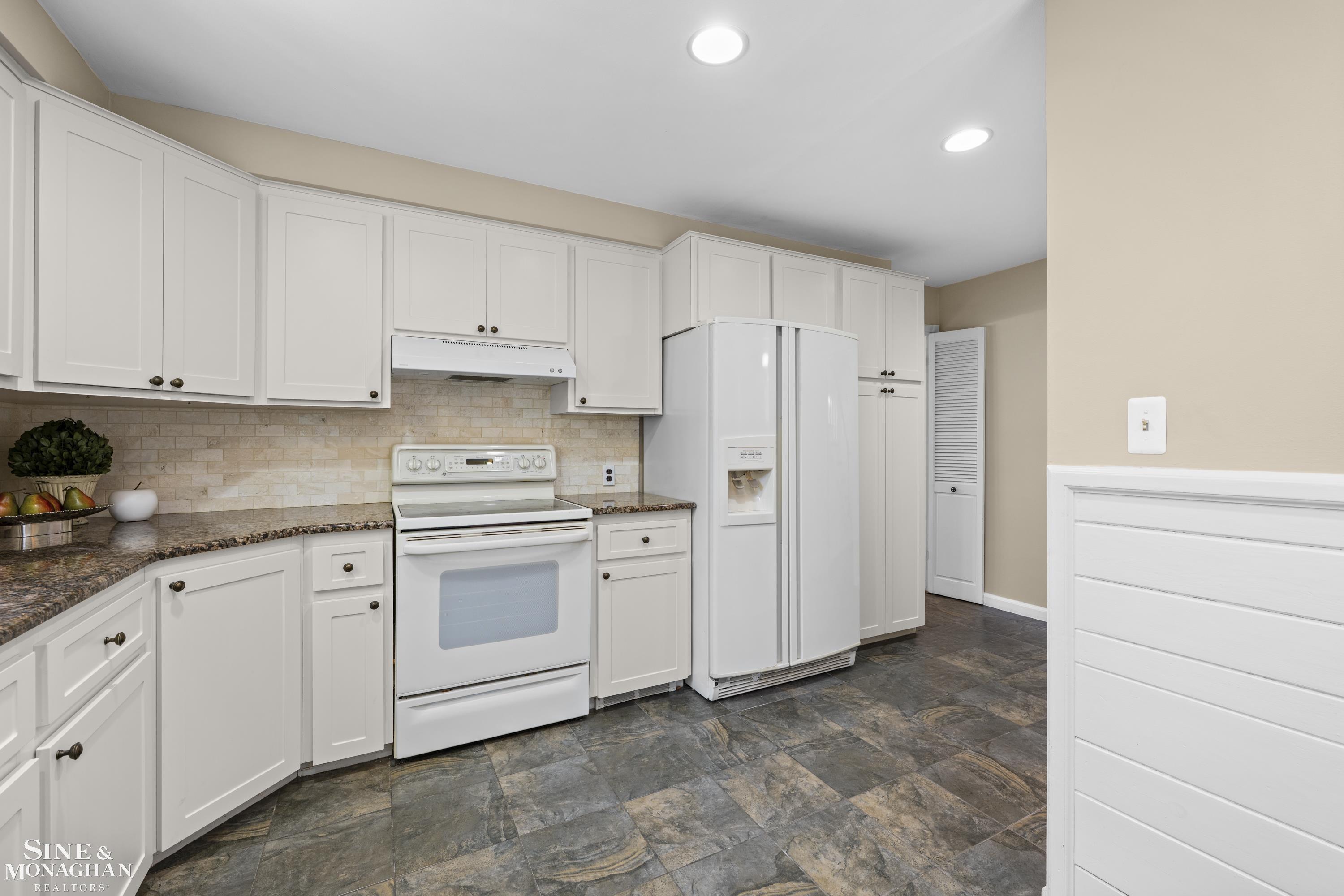 419 Maison Road Grosse Pointe Farms, MI 48236 - Photo 9 of 50