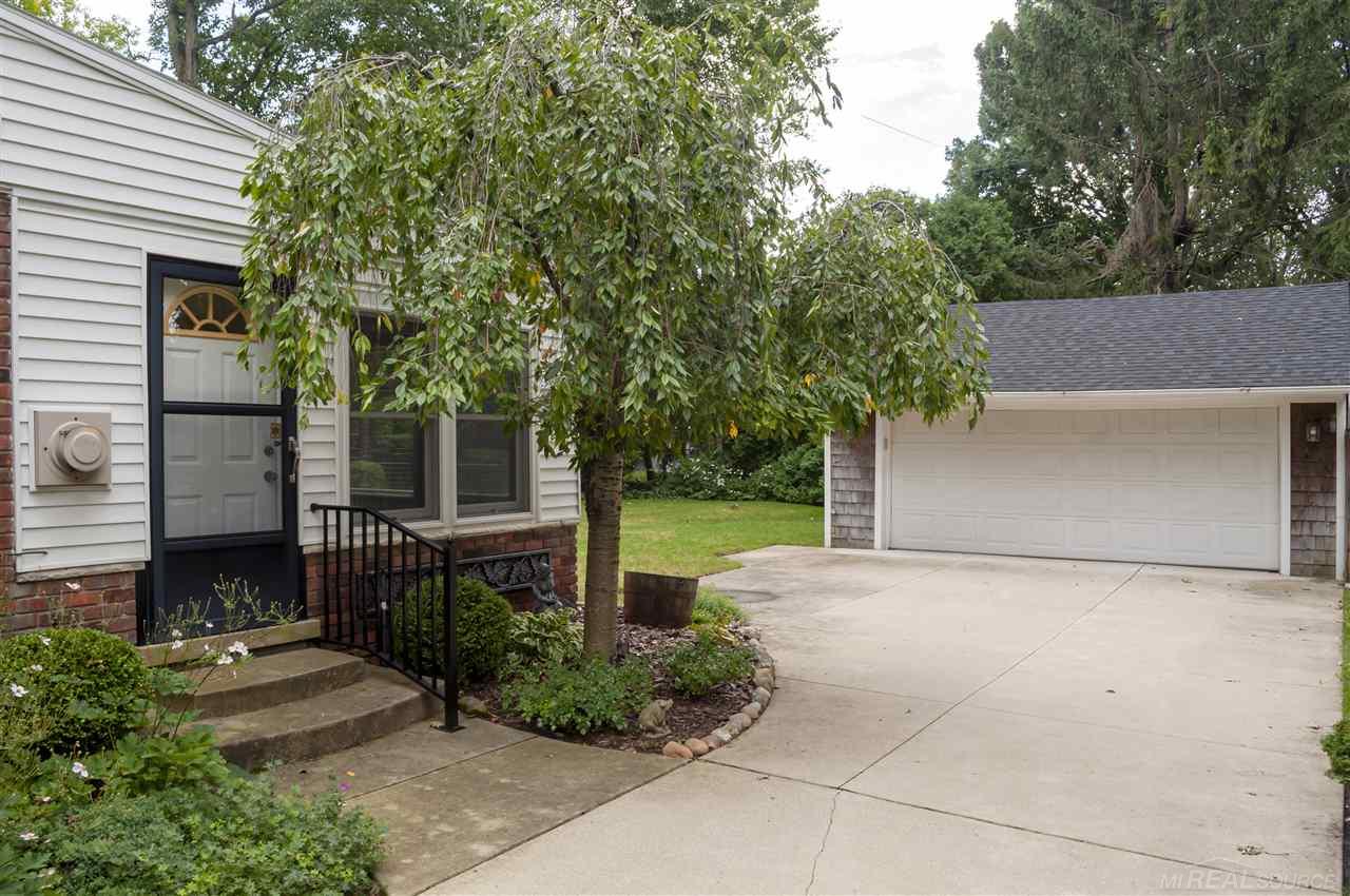 311 Lothrop Road Grosse Pointe, MI 48236 - Photo 34 of 41 50023070-33.JPG