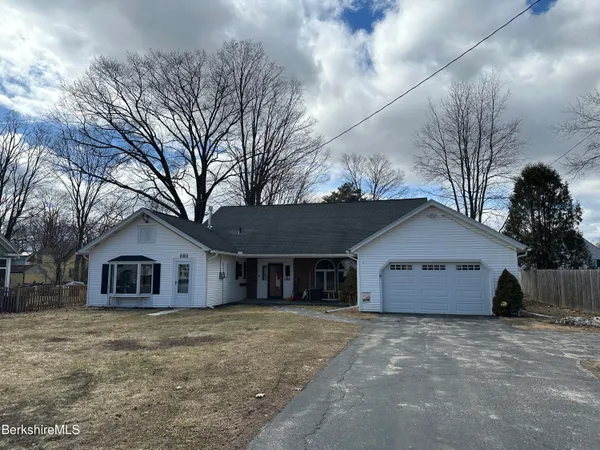 $3,200 | 181 Park Avenue, Unit A, Dalton, MA 01226