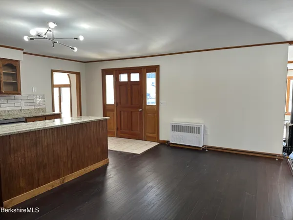 $3,200 | 181 Park Avenue, Unit A, Dalton, MA 01226